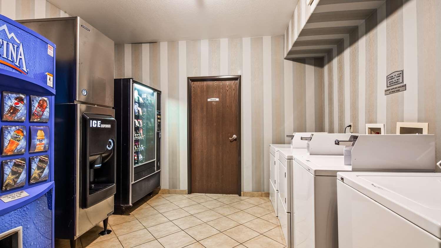 Best Western Plus Main Street Inn Brawley Екстер'єр фото