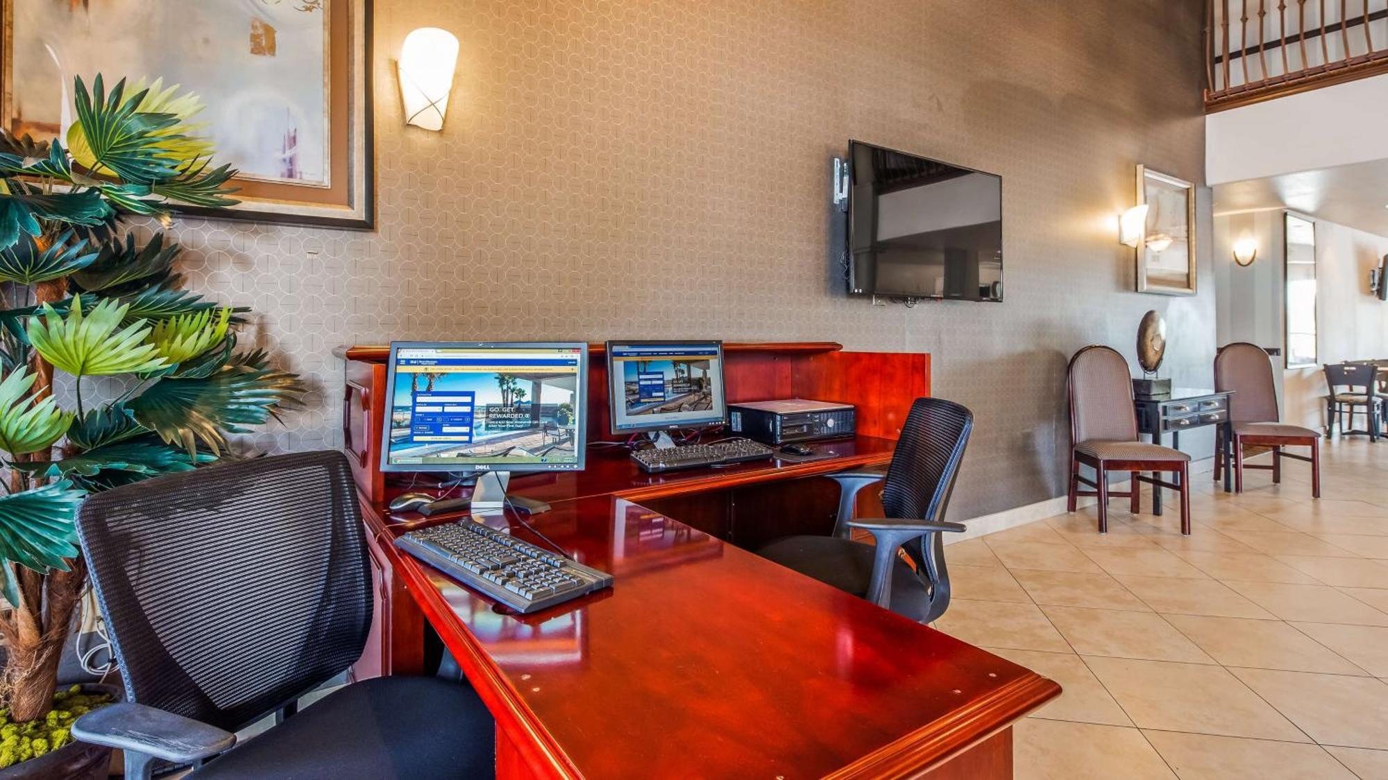 Best Western Plus Main Street Inn Brawley Екстер'єр фото