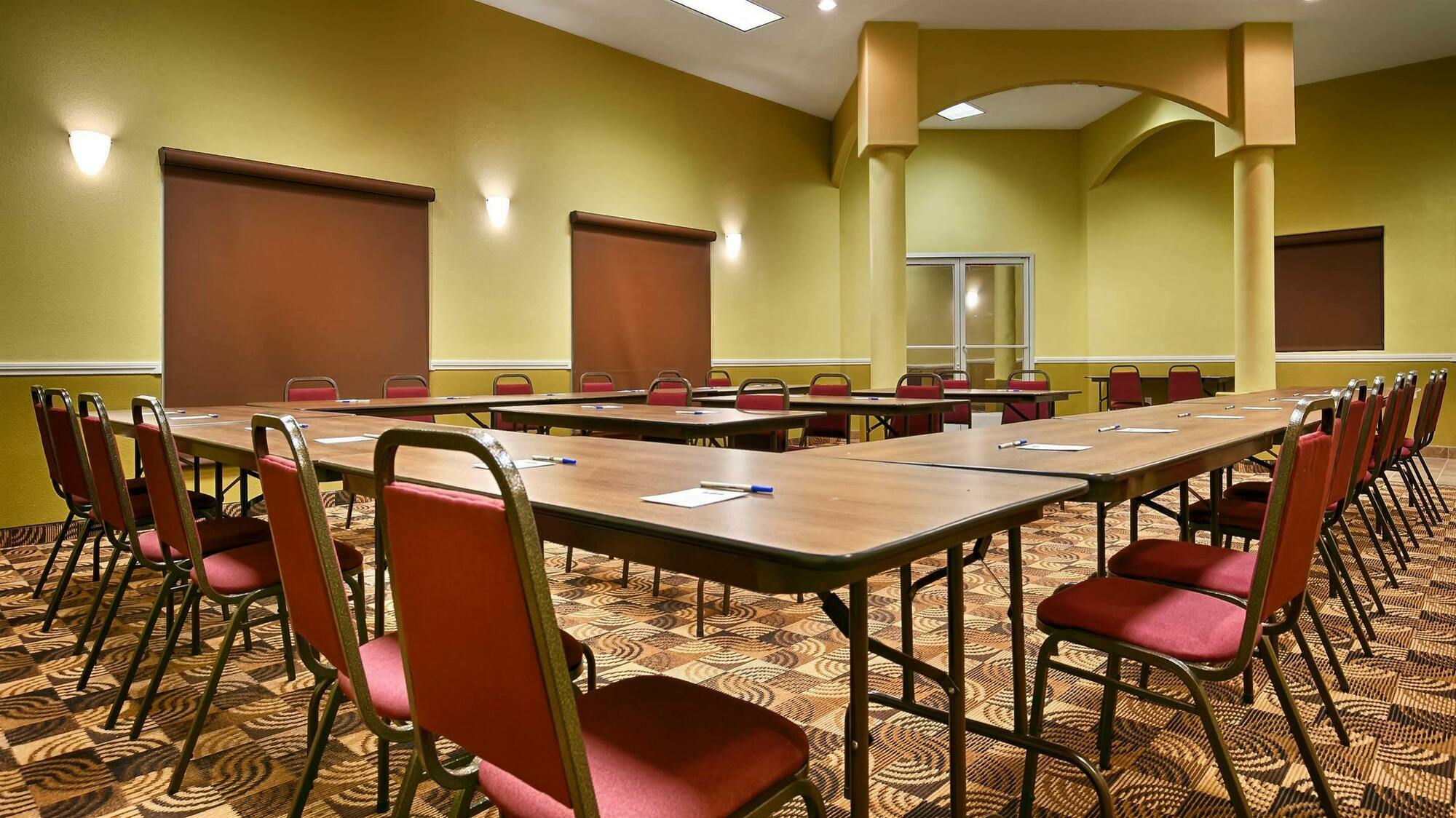 Best Western Plus Main Street Inn Brawley Екстер'єр фото
